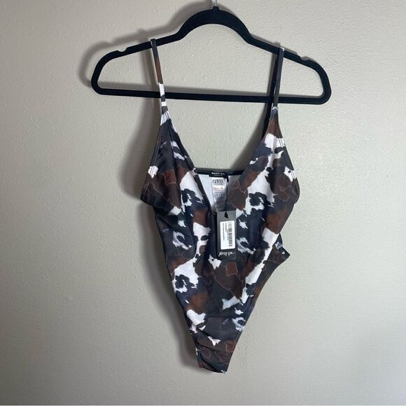 New with tags Nasty Gal Cow Print Plunge High Leg Swimsuit Size 8 - Picture 3 of 6